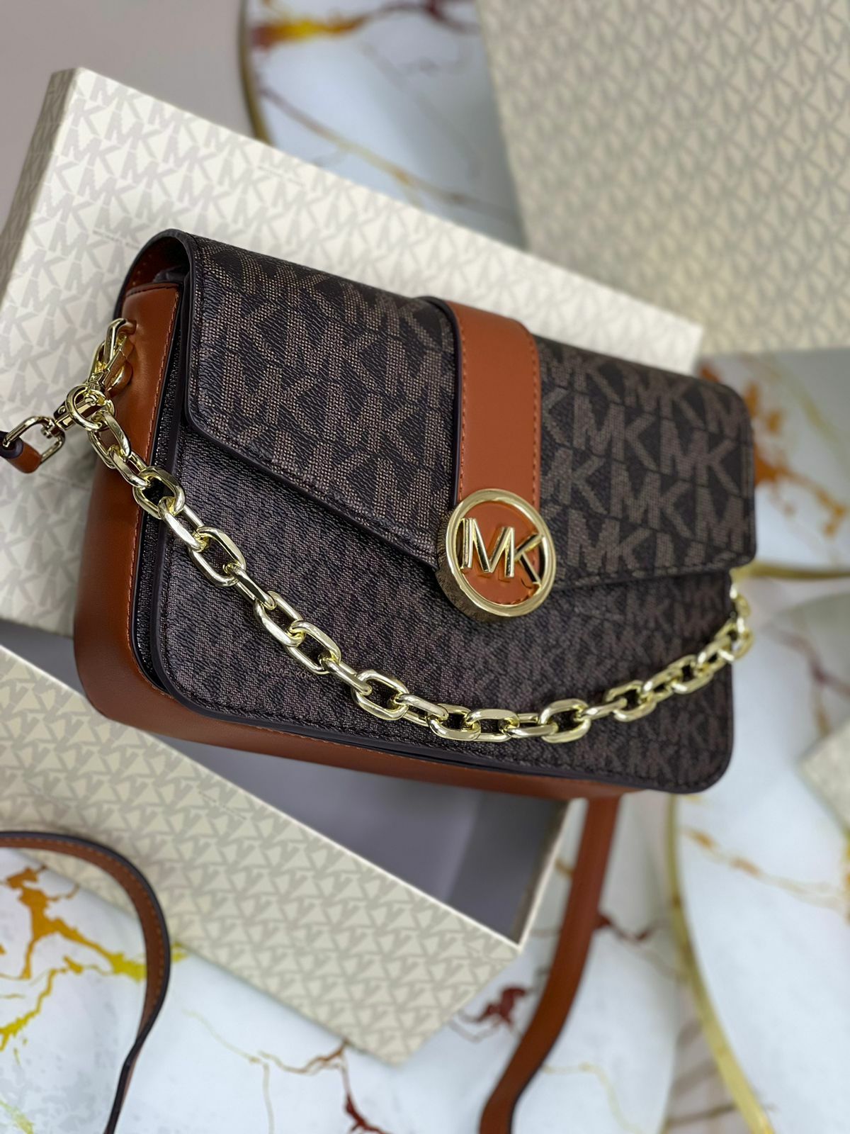 Сумки Michael Kors. В фирменной подарочной коробке.