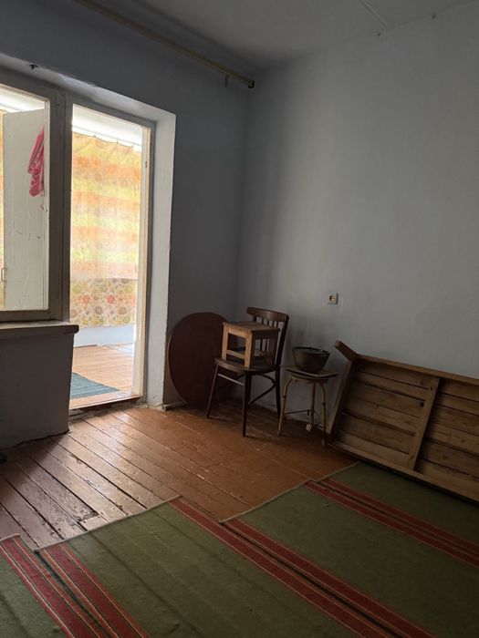 Китоб тумани марказида, Янгиобод кўчаси 7/6  3-ХОНАЛИ УЙ СОТИЛАДИ