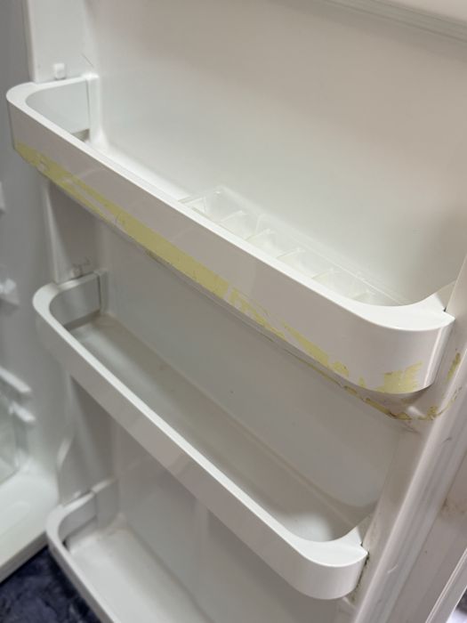 Холодилник сотилади.