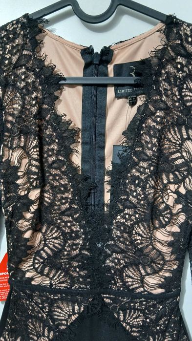 Ексклузивна черна миди рокля с дантела – Rare London Limited Edition