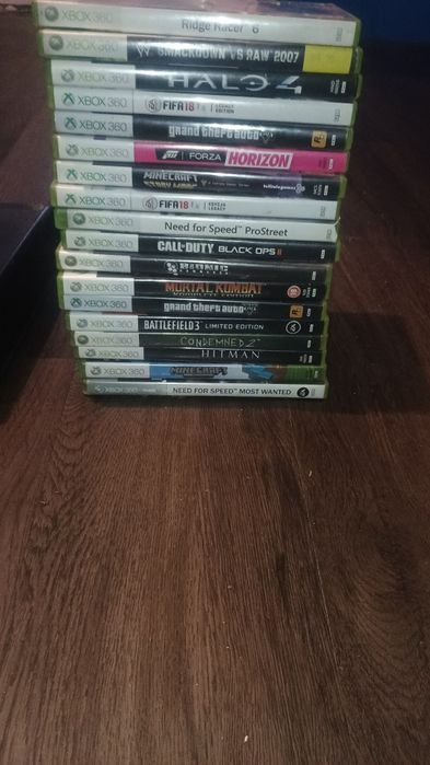 Vând Xbox 360 cu 18 jocuri