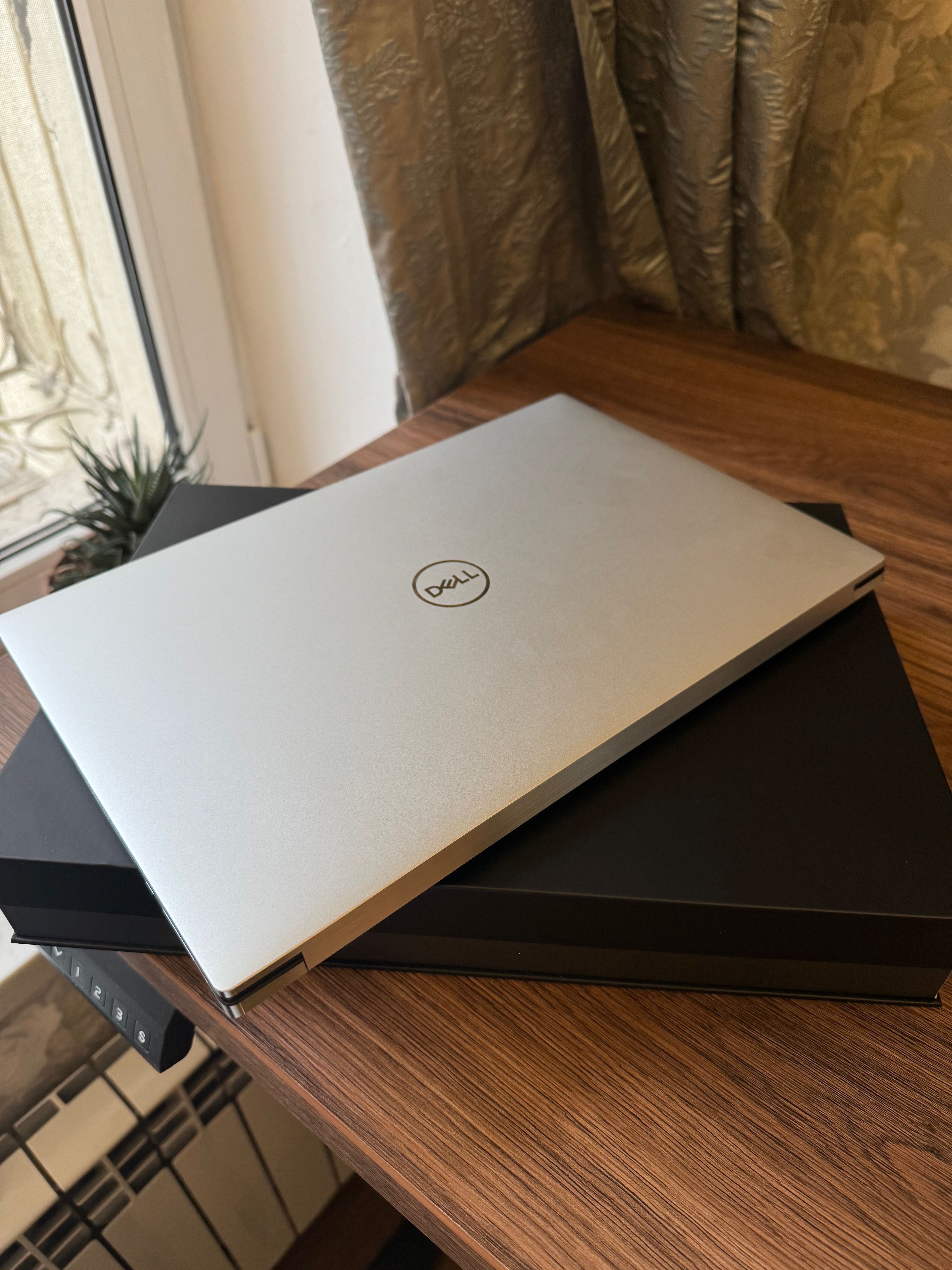 Dell XPS 15 9500 - FHD, Intel i7-10750H, 16GB ОЗУ, GeForce GTX 1650Ti