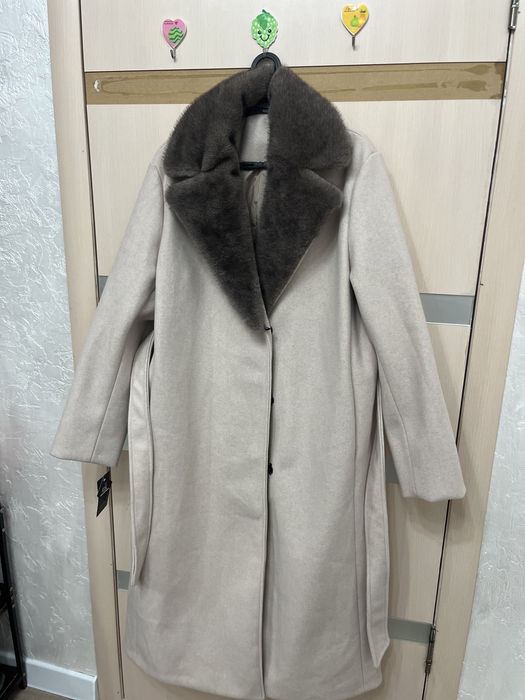 Пальто сатылады.