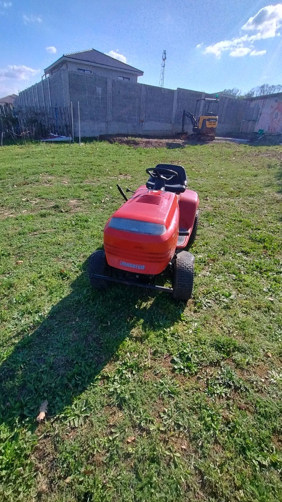 Tractoras tuns iarba Jonsered LT14