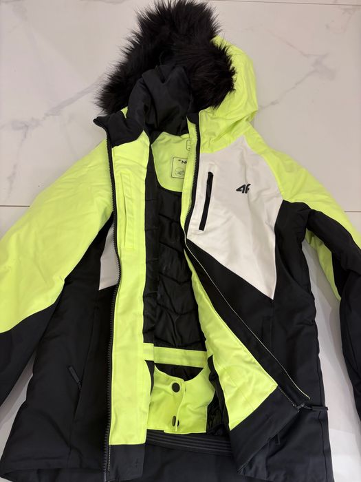 Дамско ски яке със сваляща се яка