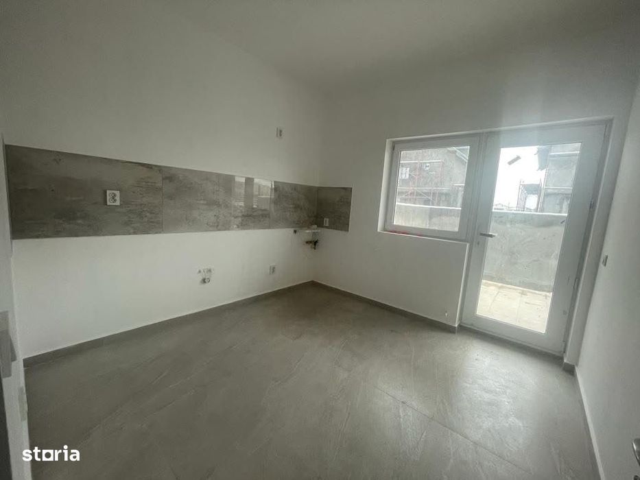 Casă cu 3 camere + mansardă, toate utilitatile