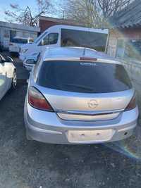 Dezmembrez Opel Astra H 2006