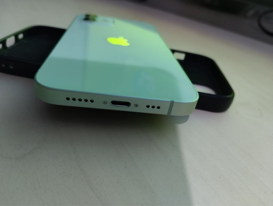 Vand iphone 12 baterie 90%