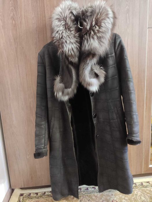 Дублёнка с натуральным мехом на капюшоне