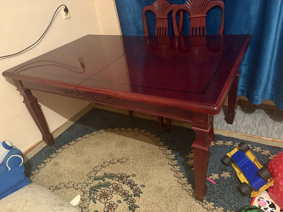 Продаетс стол со стульями