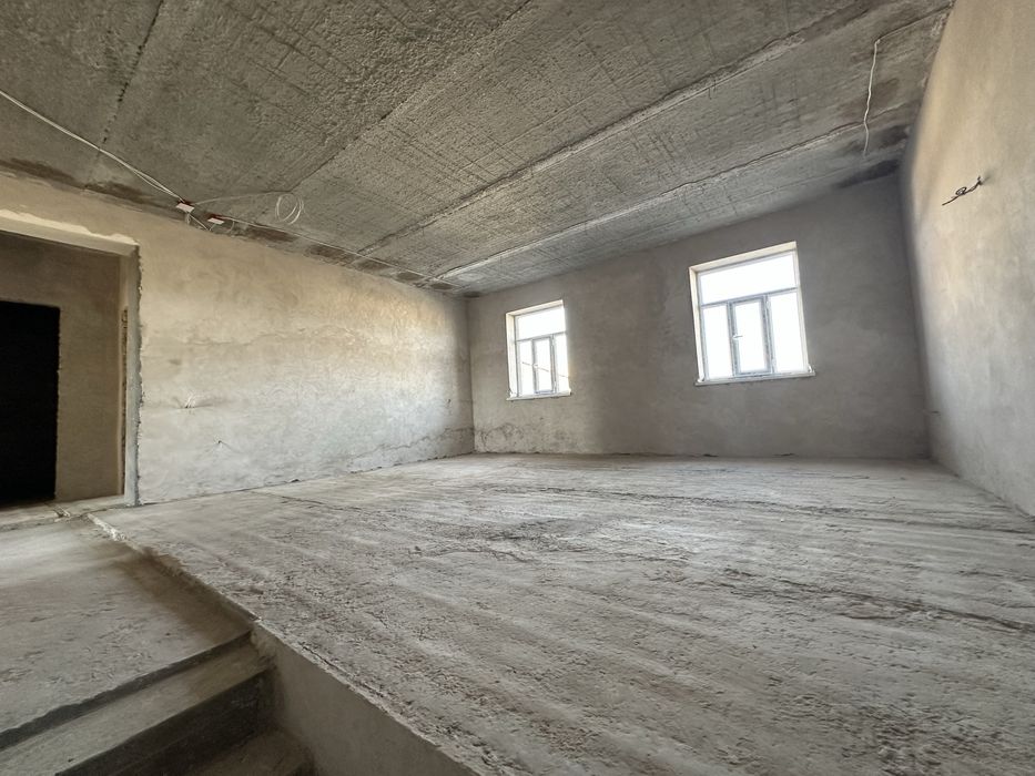 Коттедж сотилади 200кв.м пишган гиштдан солинган киёт махалласинда