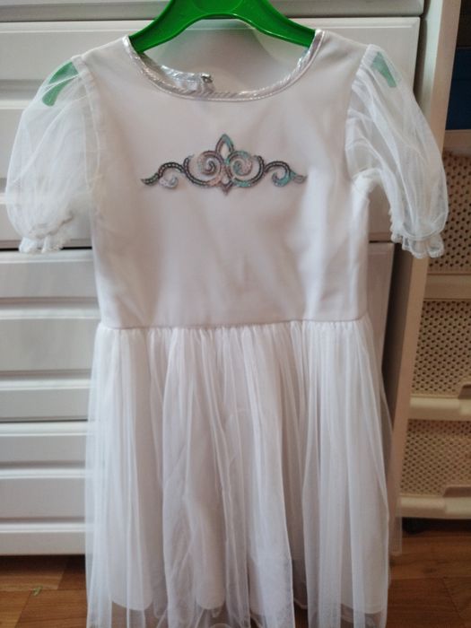 Продам платья на девочку
