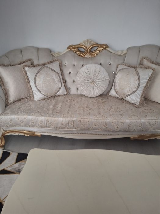 Vând canapele și fotolii