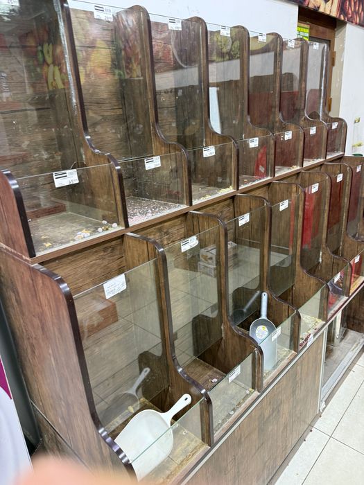 200 kv Oziq ovqat savdo dukoniga muljallangan  vitrena mebellar va tex