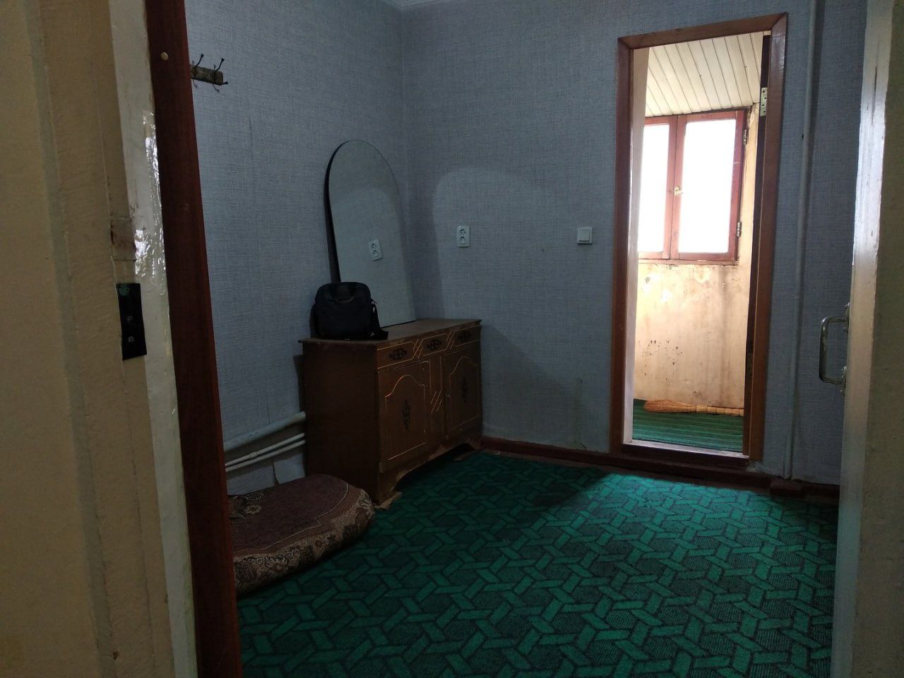 Срочно ПРОДАЕТСЯ 1 комнатная Академ Городок. Метро БИЙ.