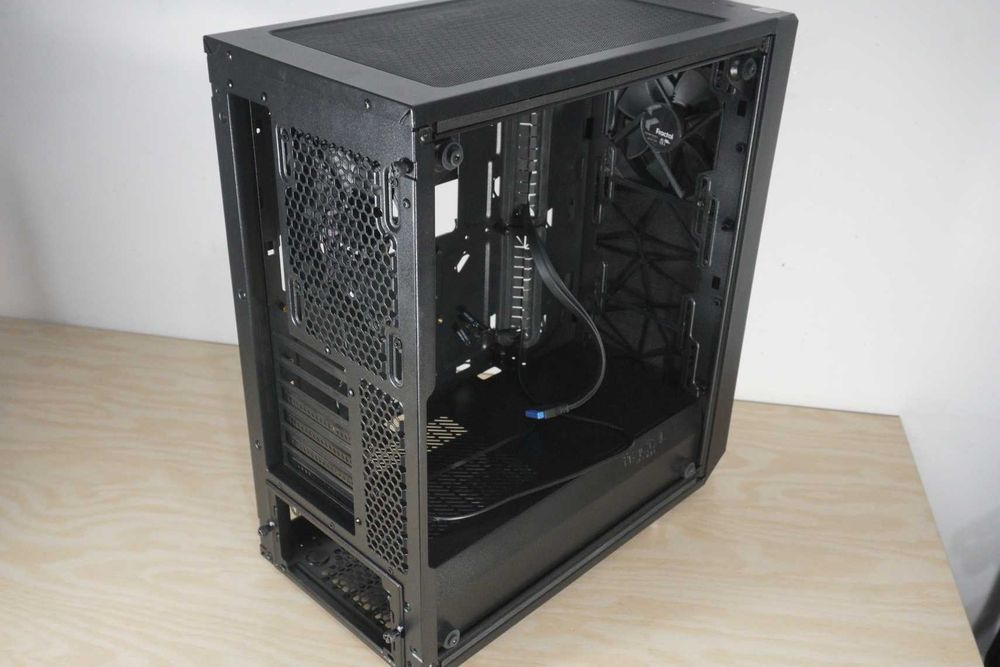 Компютърна кутия Fractal Design Meshify / Вкл ДДС