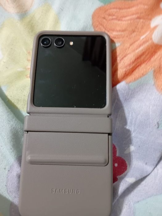 СРОЧНО ИЩУ ОБМЕН samsung z flip 5