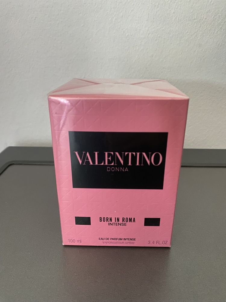 Apa de parfum Valentino Born in Roma Intense Donna