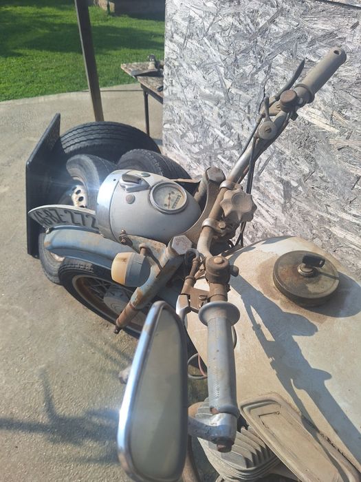 Motocicleta ij 56