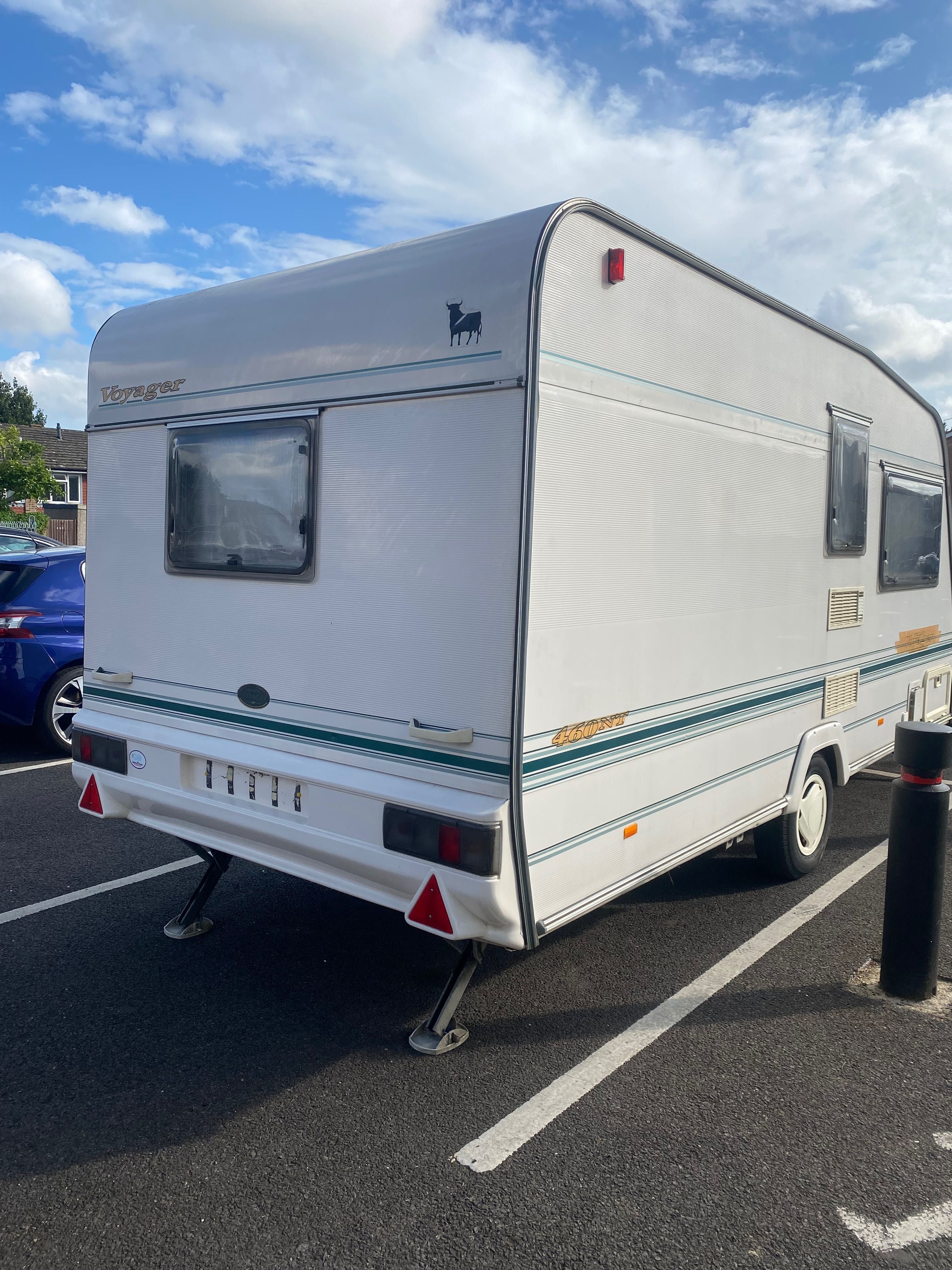 Каравана Sterling Voyager 2000 година