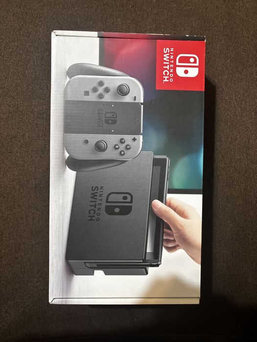 Nintendo Switch (HAC-001) – пълен комплект, отлично състояние