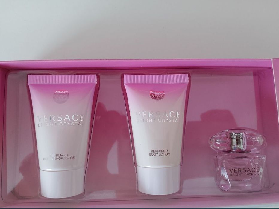 Vând set Versace,cu parfum și creme,volum mic, calitate superioara,