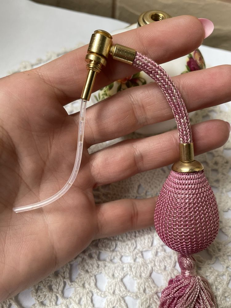 ROYAL ALBERT красиво порц.шише за парфюм от Англия