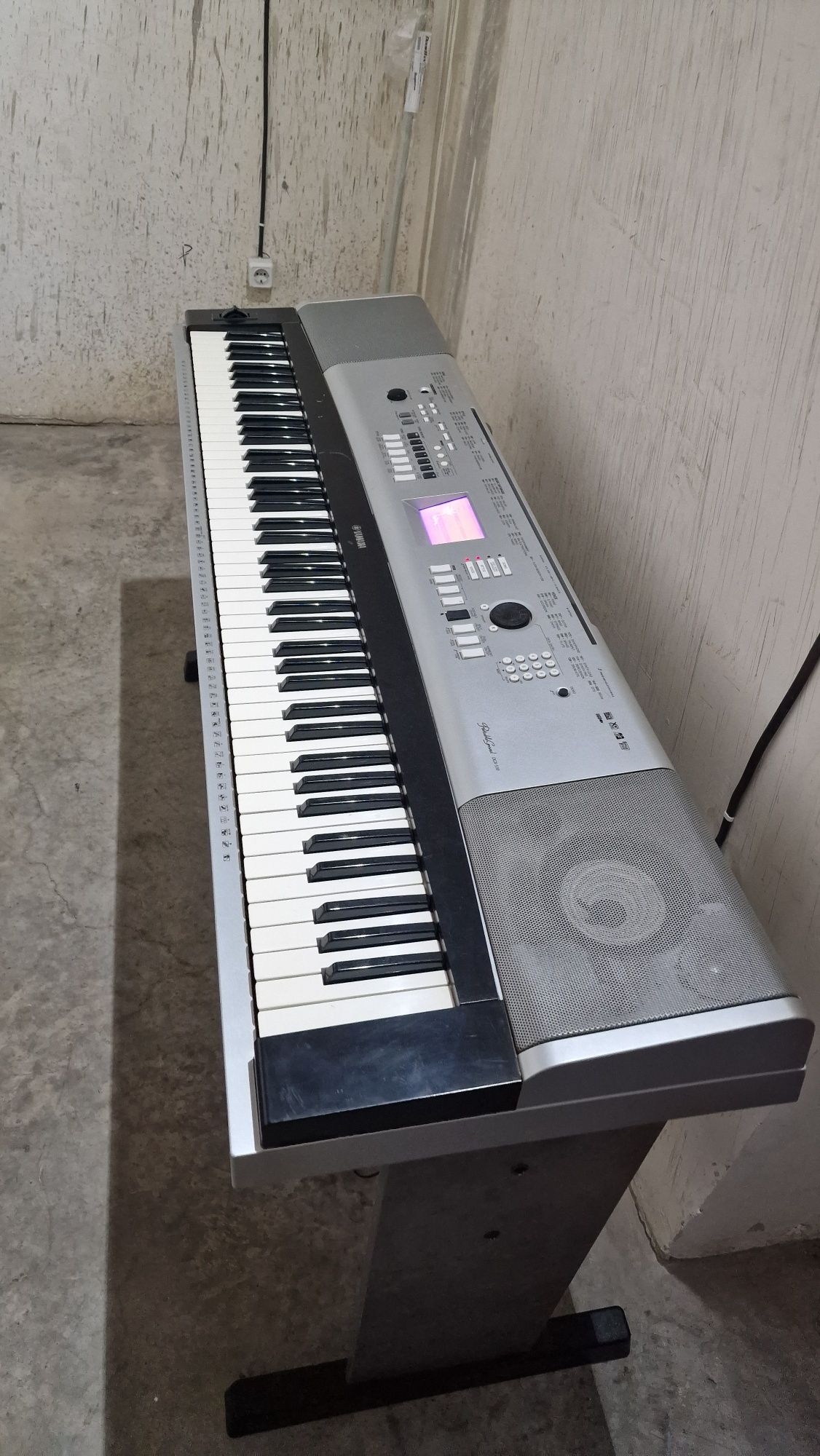 Синтезатор пианино Yamaha Portable Grand DGX-530