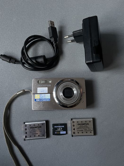 Aparat foto digital OLYMPUS FE-5000 10 MP CCD Digital Point & Shoot