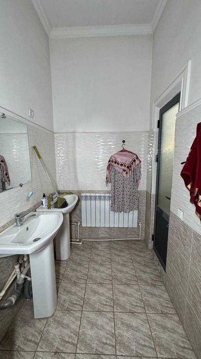 Шахар маркази Халқ банки 5 қаватда 4 хонали квартира сотилади.ID: 1466