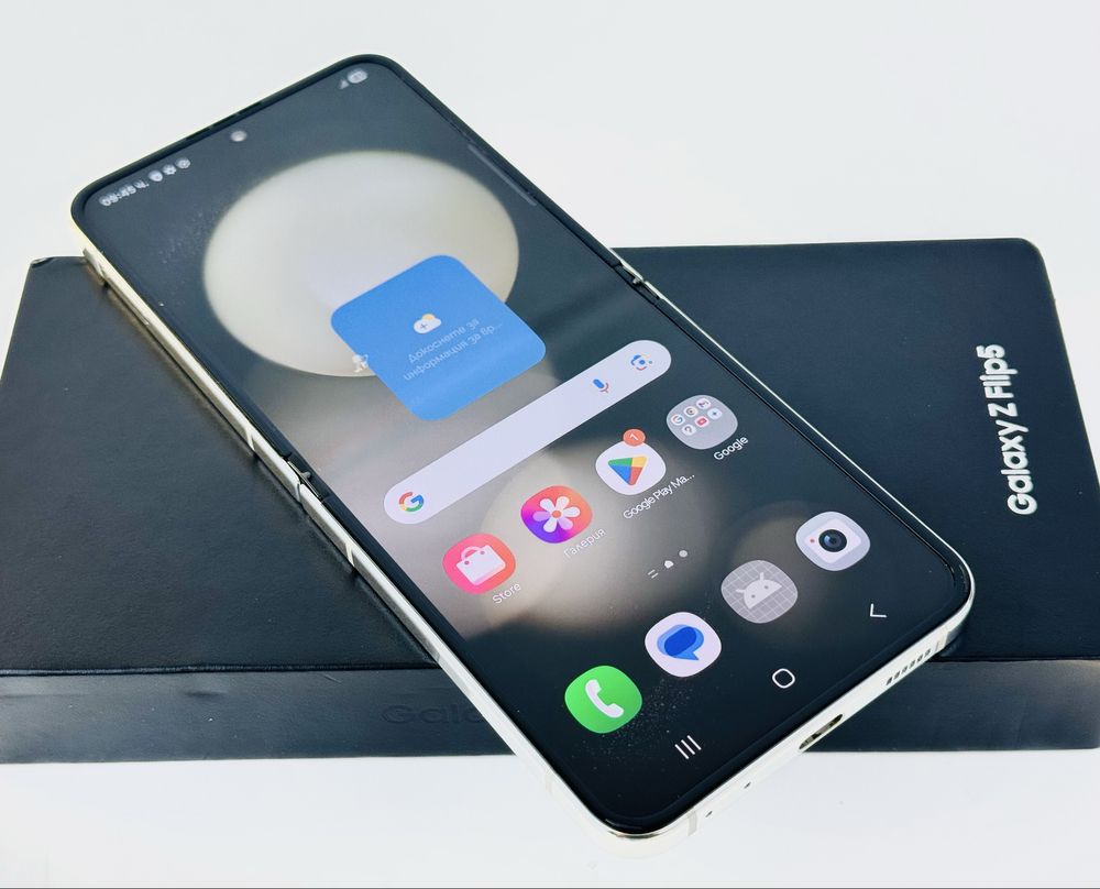 Samsung Galaxy Z Flip 5 5G 512GB 8RAM Cream Отличен!