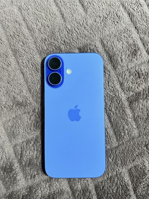 Vând iphone 16.
