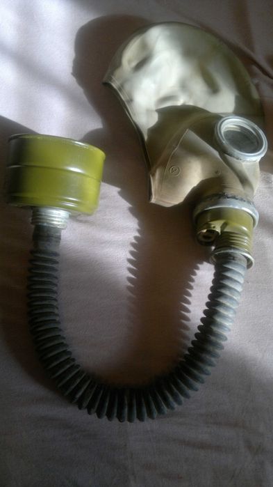 Военна каска,противогаз,сухарни торби