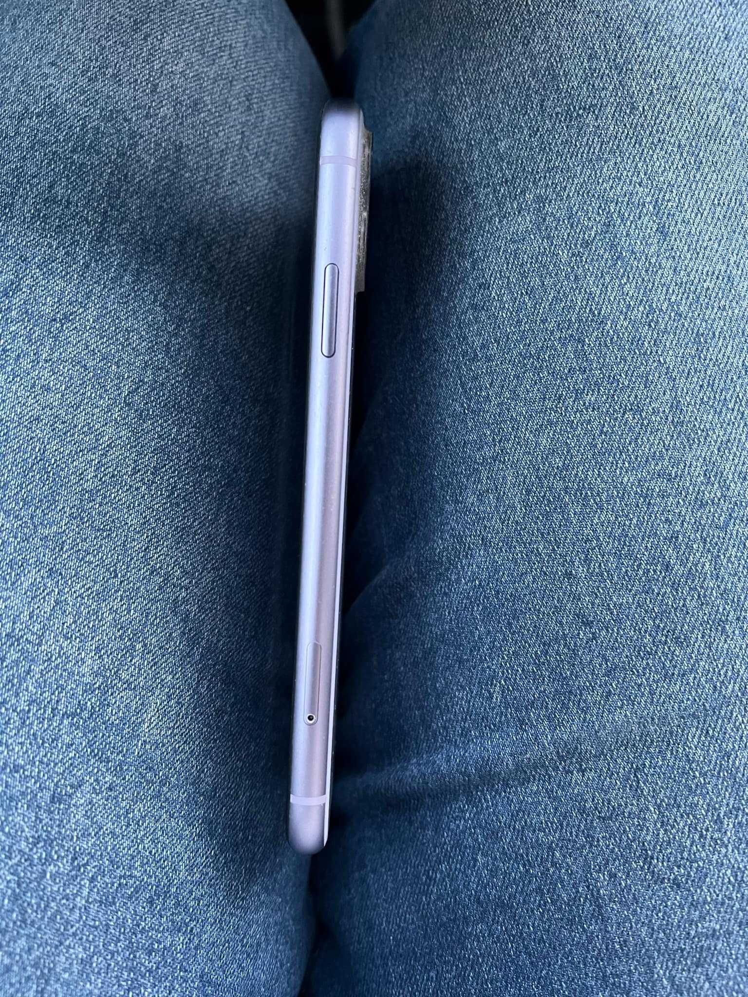 Iphone 11 64 GB - 75 % батерия