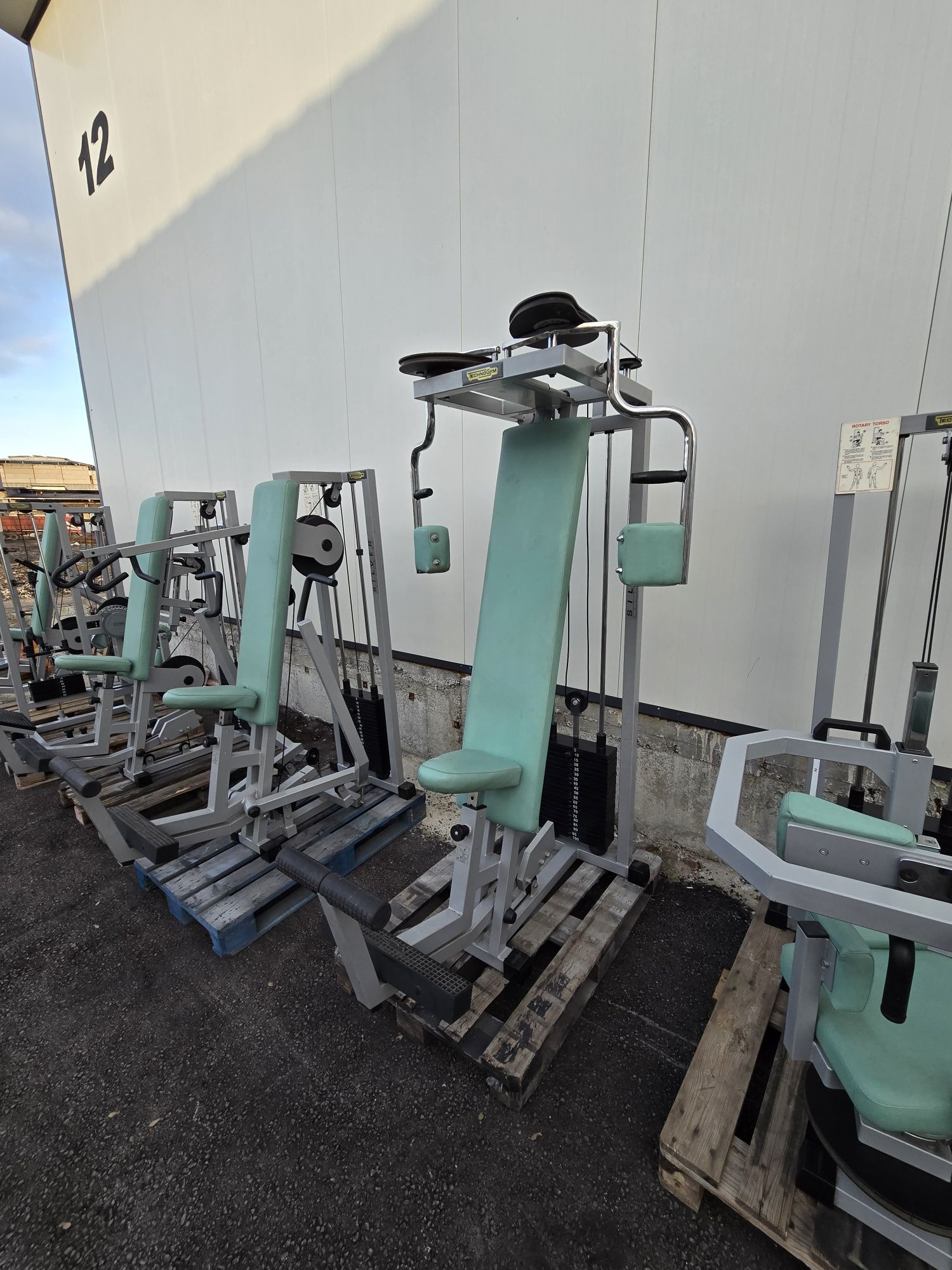 Technogym 15 ретро машини техноджим ( но чисто нови) без забележки set