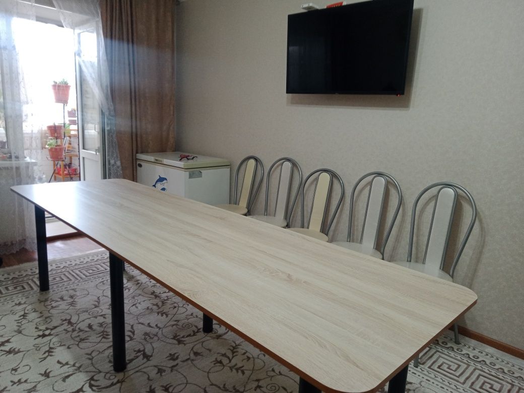 Продам стол гостевой,казахский,размеры 2,74×80×72 см.почти новый,