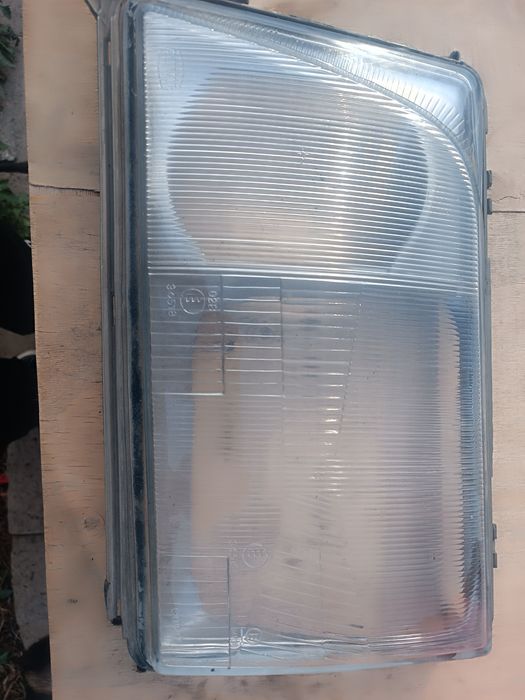 Продам стекло на фару Мерседес рестайлинг