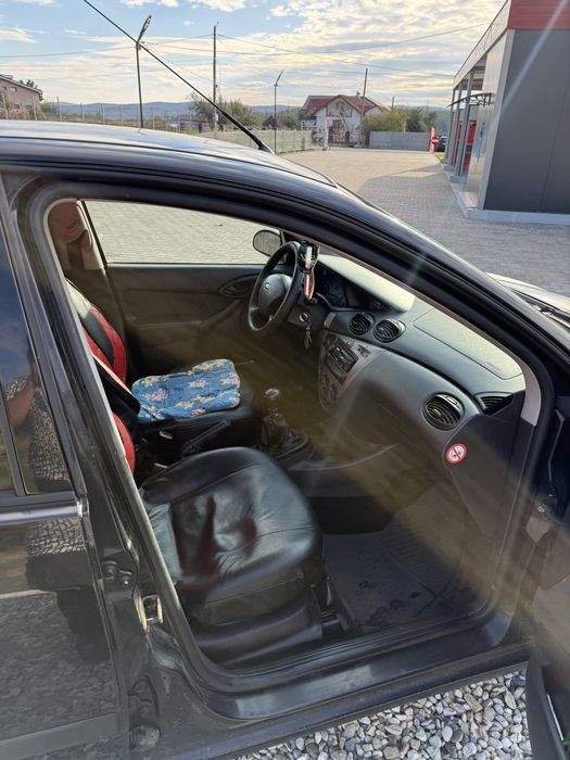 Vând Ford Focus 1.8
