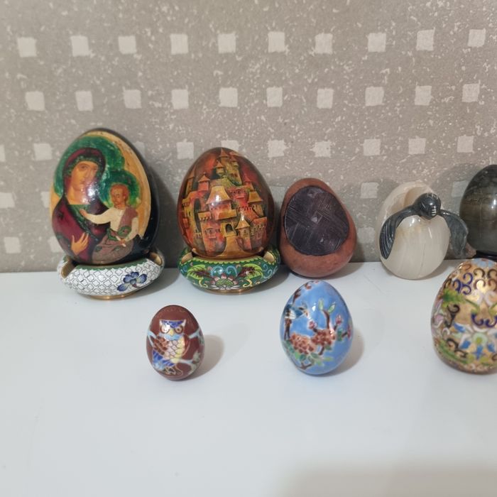 Colecție ouă decorative cloisonné, pictate și din piatră semiprețioasă