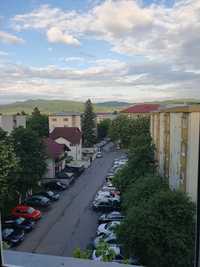 Vând apartament ,in Rm. Vâlcea,zona liniștită