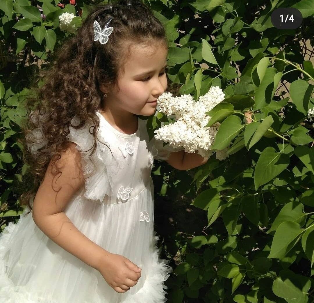 Продам платье для девочки 5-6 лет