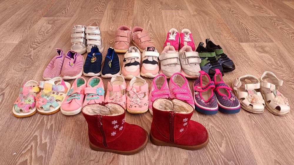 Продам детскую обувь