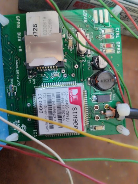 Centrala Paradox cu Comunicator GSM Seka