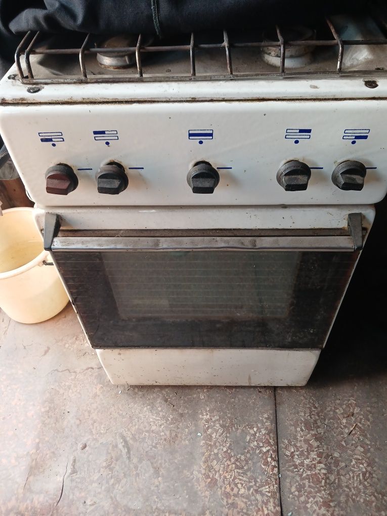 Продам газовую плиту 4-х комфорочную