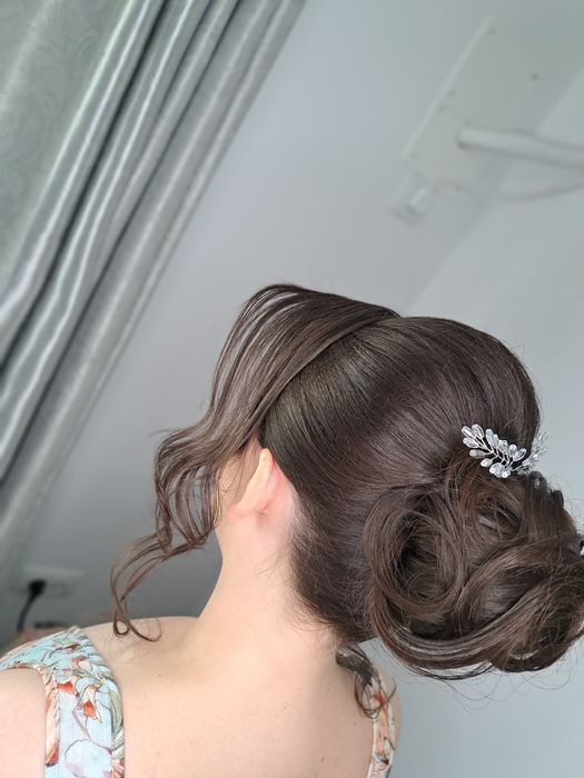 Ofer servicii de coafor si  make up