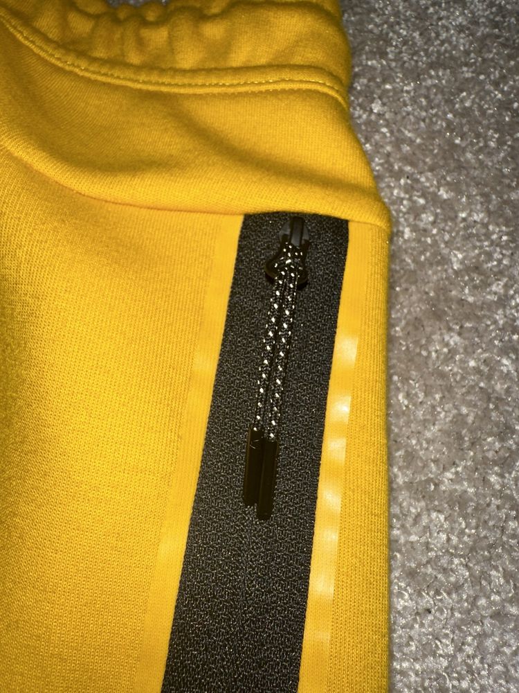 Nike Tech Fleece Pants Xs