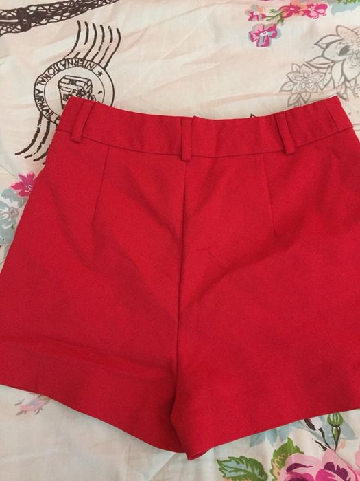 Къси панталонки на Страдивариус