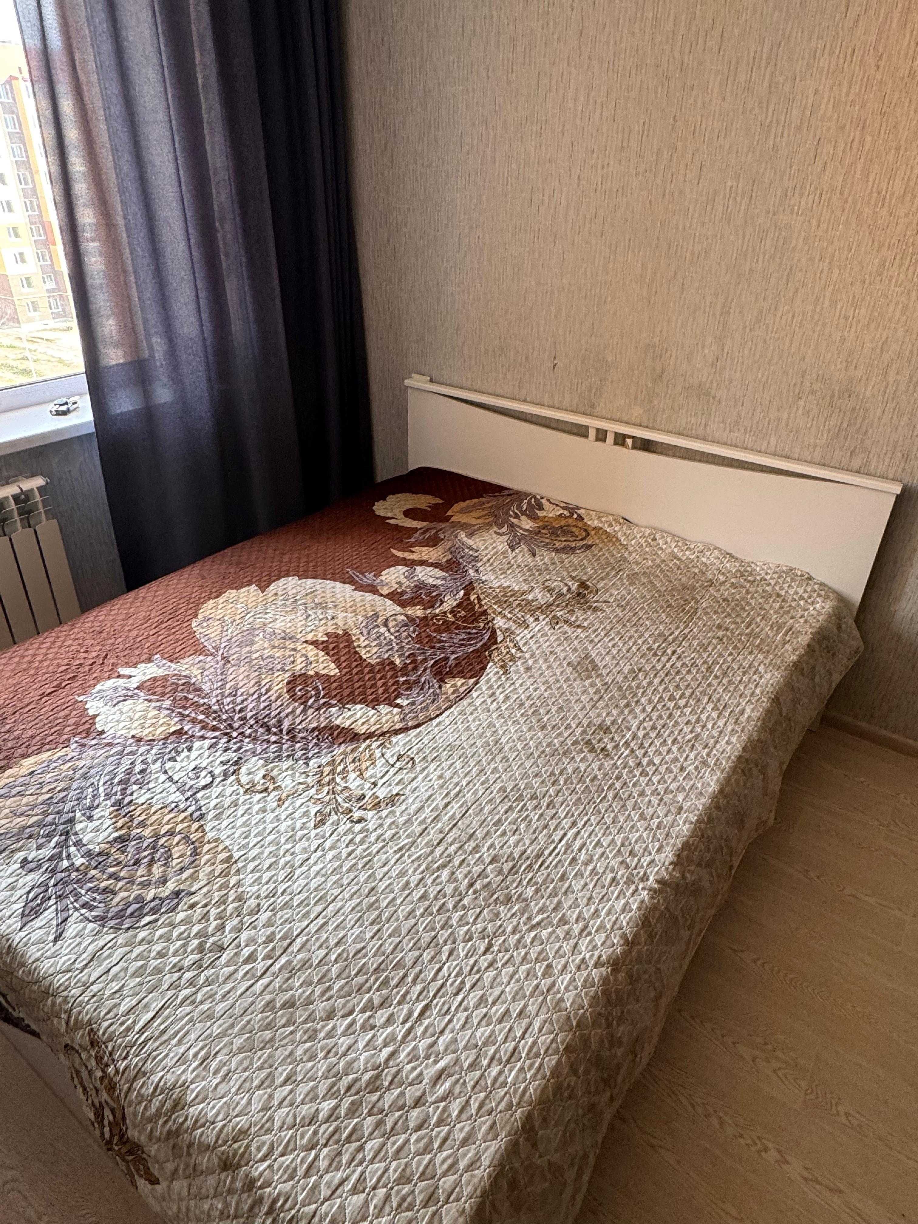 Продам двуспальную кровать