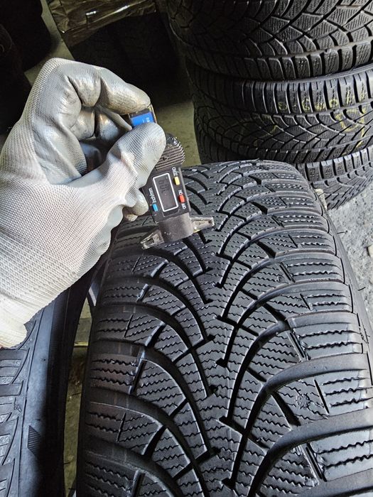 2 anvelope iarna 205 55 16 Goodyear 7mm
