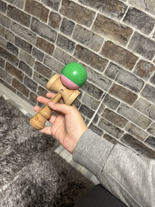 Vând kendama semnatura lui xremus